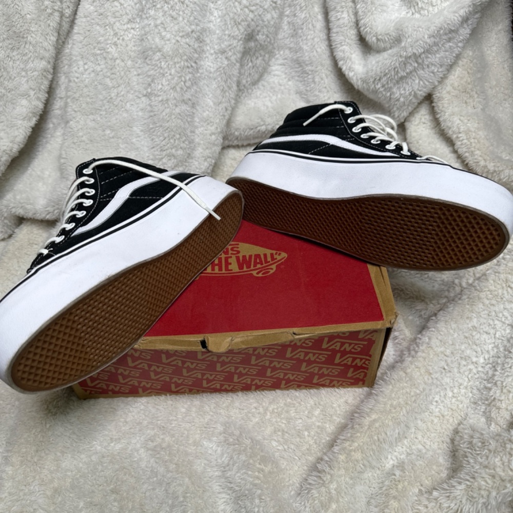 Vans - Picture 4 of 8